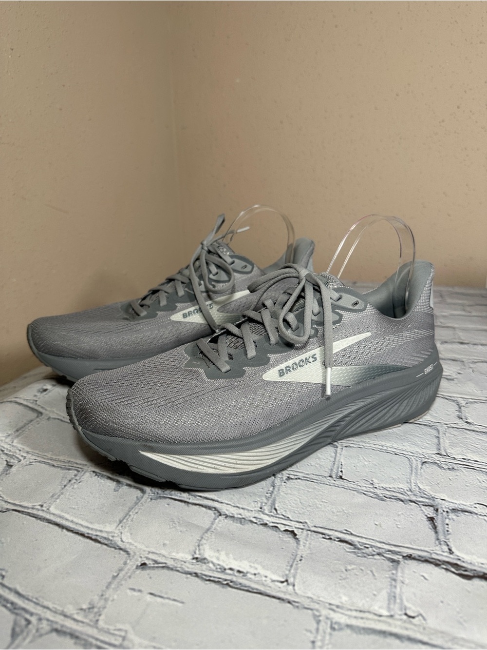 Brooks Ghost 17 Men Running Shoes 11.5 D Primer Gray/Oyster Mushroom 1104421D04